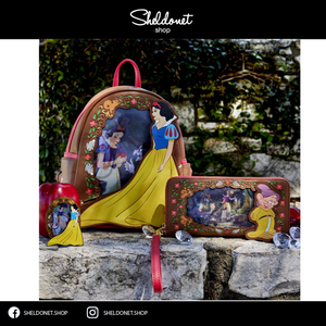 Loungefly: Disney's Snow White - Lenticular Princess Series Zip Around Wristlet